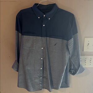 NAUTICA TWO TONE BUTTON DOWN SIZE LARGE